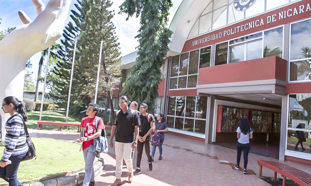 Estudiantes de la UPOLI se Prematriculan.
